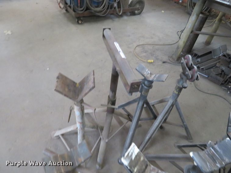 (12) steel pipe stands in Towanda, KS Item FV9139 sold Purple Wave