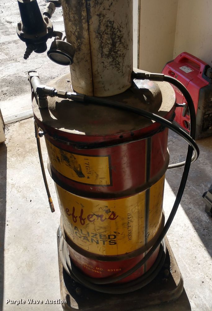 Bulk pneumatic grease dispenser in Towanda, KS | Item FV9164 sold | Purple Wave