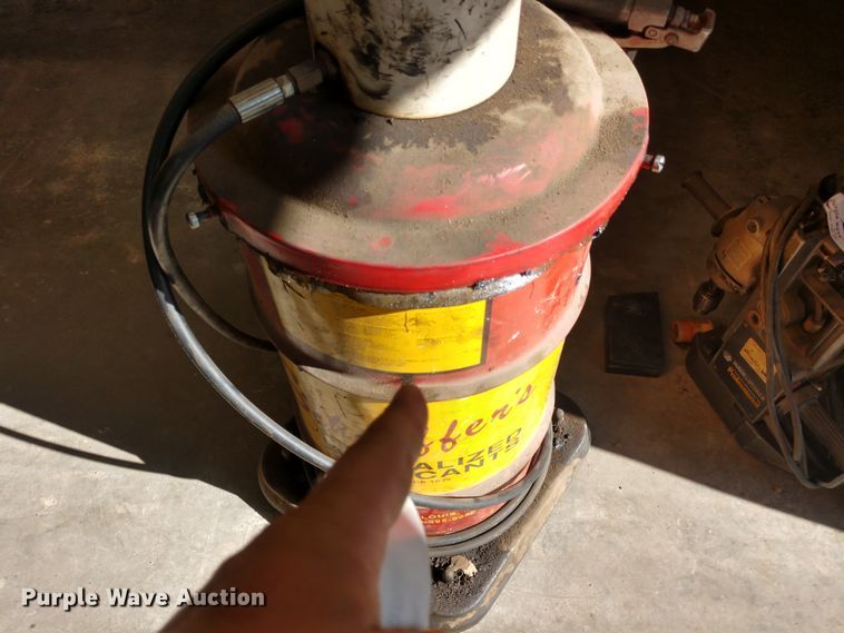 Bulk pneumatic grease dispenser in Towanda, KS | Item FV9164 sold | Purple Wave