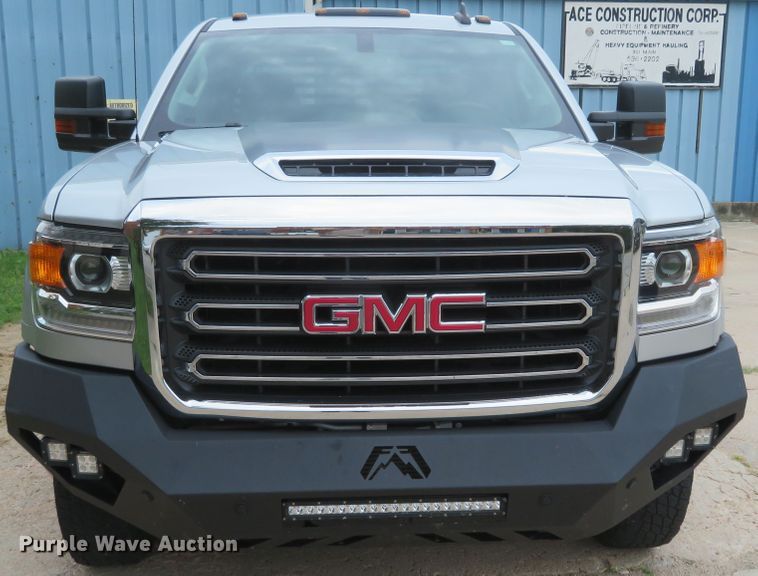 image for item G1937 2017 GMC Sierra 3500HD Crew Cab flatbed pickup truck