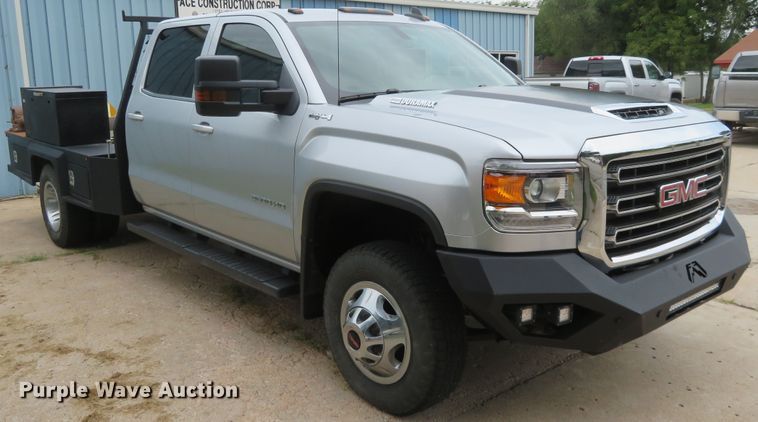 image for item G1937 2017 GMC Sierra 3500HD Crew Cab flatbed pickup truck