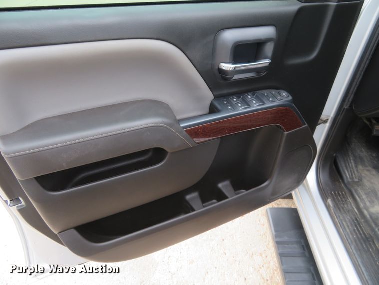 image for item G1937 2017 GMC Sierra 3500HD Crew Cab flatbed pickup truck