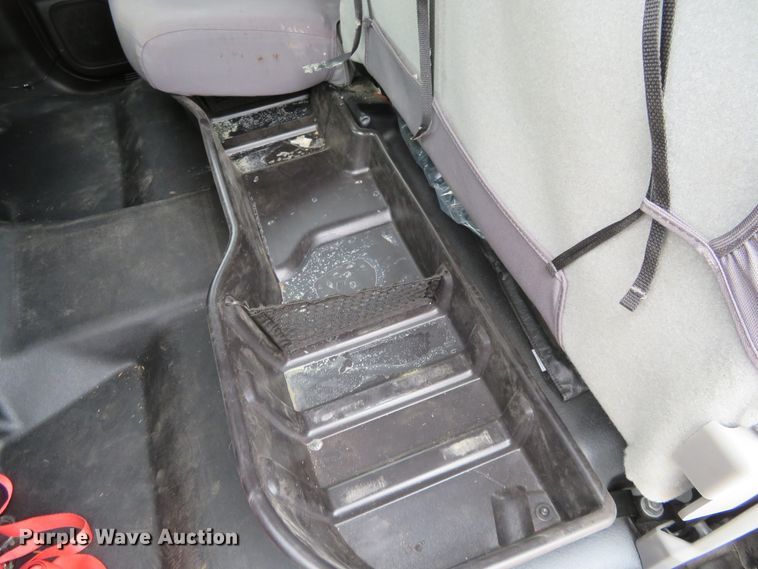 image for item G1937 2017 GMC Sierra 3500HD Crew Cab flatbed pickup truck