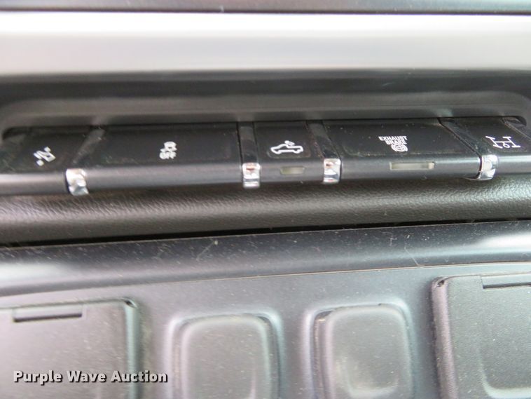 image for item G1937 2017 GMC Sierra 3500HD Crew Cab flatbed pickup truck