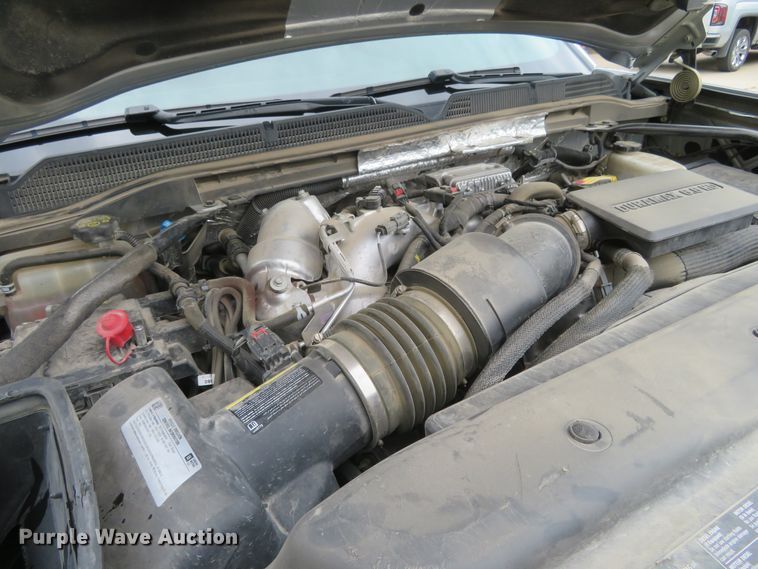 image for item G1937 2017 GMC Sierra 3500HD Crew Cab flatbed pickup truck