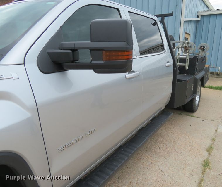 image for item G1937 2017 GMC Sierra 3500HD Crew Cab flatbed pickup truck