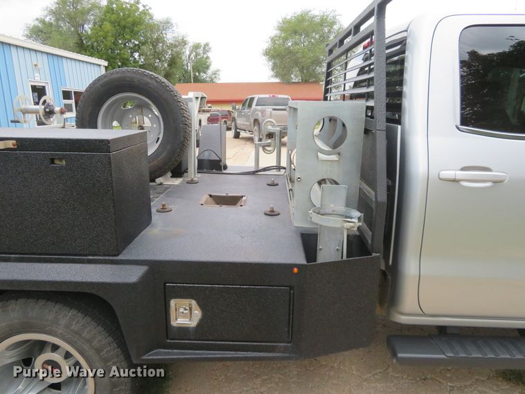 image for item G1937 2017 GMC Sierra 3500HD Crew Cab flatbed pickup truck