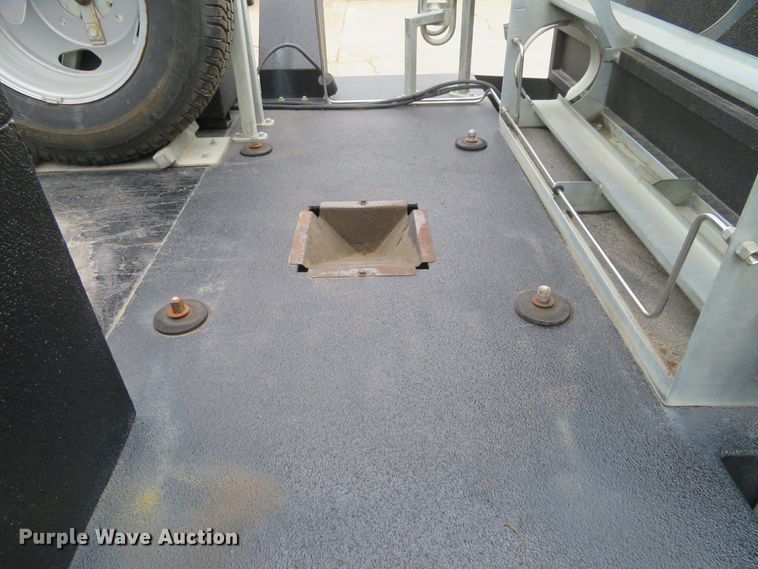 image for item G1937 2017 GMC Sierra 3500HD Crew Cab flatbed pickup truck