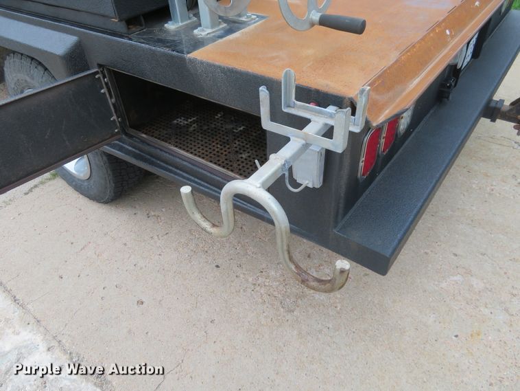 image for item G1937 2017 GMC Sierra 3500HD Crew Cab flatbed pickup truck