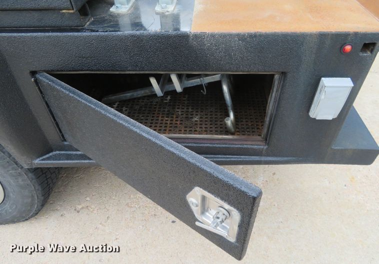 image for item G1937 2017 GMC Sierra 3500HD Crew Cab flatbed pickup truck