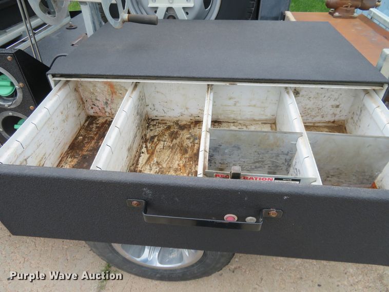 image for item G1937 2017 GMC Sierra 3500HD Crew Cab flatbed pickup truck