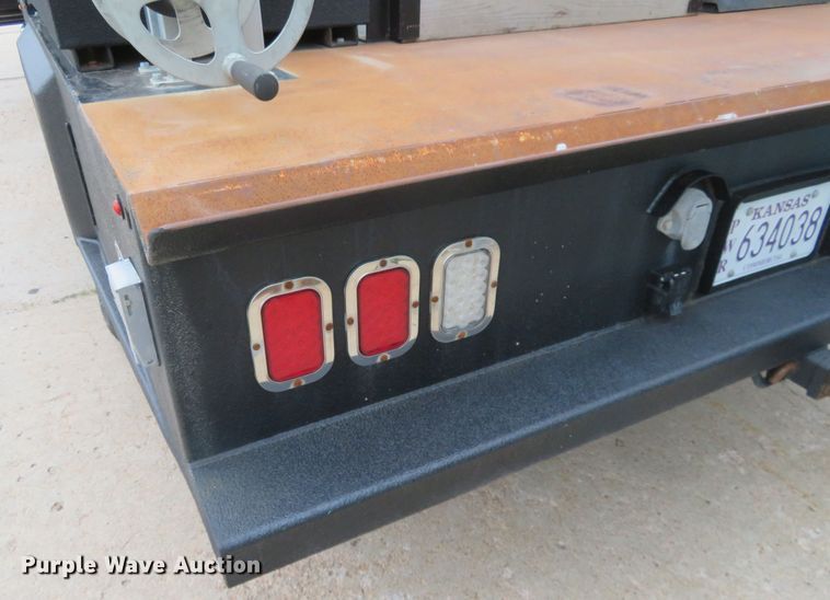 image for item G1937 2017 GMC Sierra 3500HD Crew Cab flatbed pickup truck