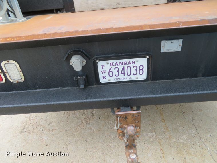 image for item G1937 2017 GMC Sierra 3500HD Crew Cab flatbed pickup truck