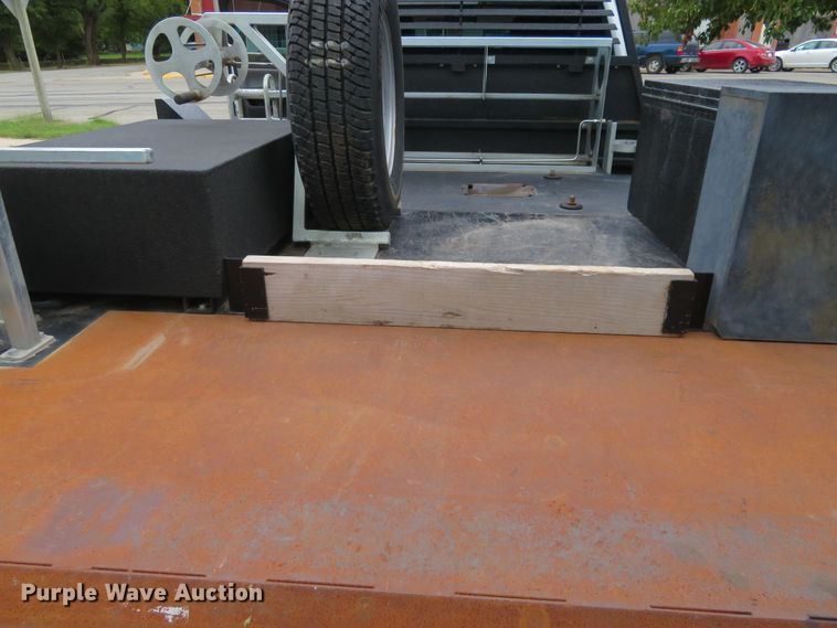 image for item G1937 2017 GMC Sierra 3500HD Crew Cab flatbed pickup truck