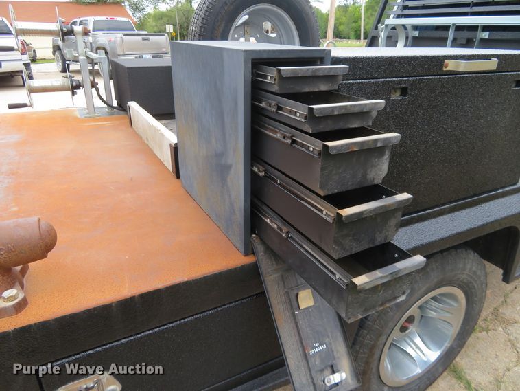 image for item G1937 2017 GMC Sierra 3500HD Crew Cab flatbed pickup truck