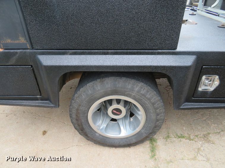 image for item G1937 2017 GMC Sierra 3500HD Crew Cab flatbed pickup truck