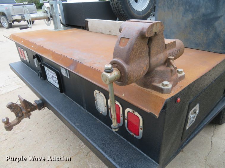 image for item G1937 2017 GMC Sierra 3500HD Crew Cab flatbed pickup truck