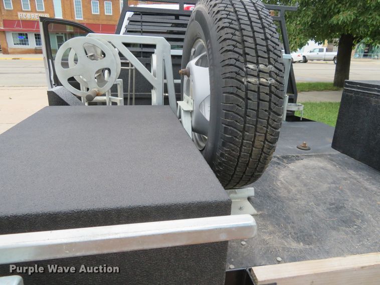 image for item G1937 2017 GMC Sierra 3500HD Crew Cab flatbed pickup truck