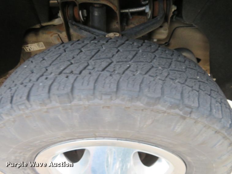 image for item G1937 2017 GMC Sierra 3500HD Crew Cab flatbed pickup truck