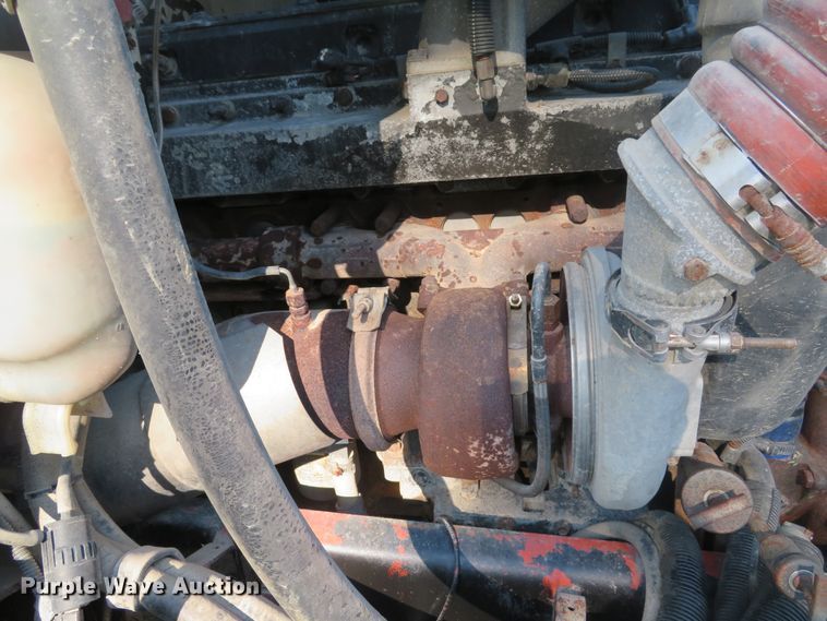 image for item DE8264 2001 Peterbilt 385 semi truck