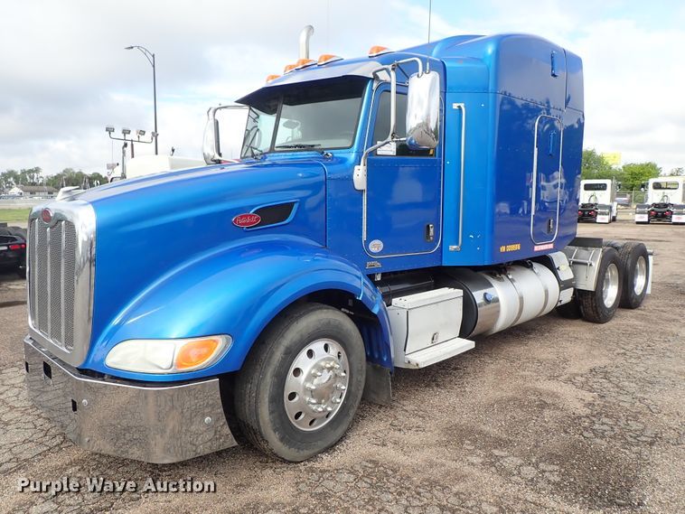 image for item DF1237 2013 Peterbilt 386 semi truck
