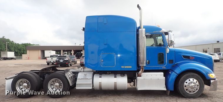 image for item DF1237 2013 Peterbilt 386 semi truck