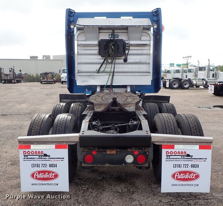 image for item DF1237 2013 Peterbilt 386 semi truck