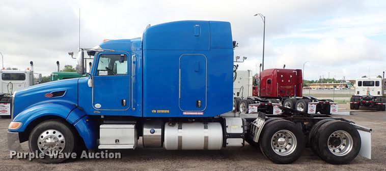 image for item DF1237 2013 Peterbilt 386 semi truck