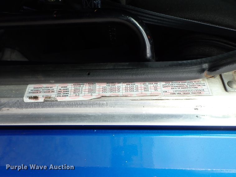 image for item DF1237 2013 Peterbilt 386 semi truck