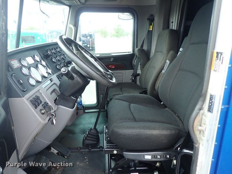 image for item DF1237 2013 Peterbilt 386 semi truck