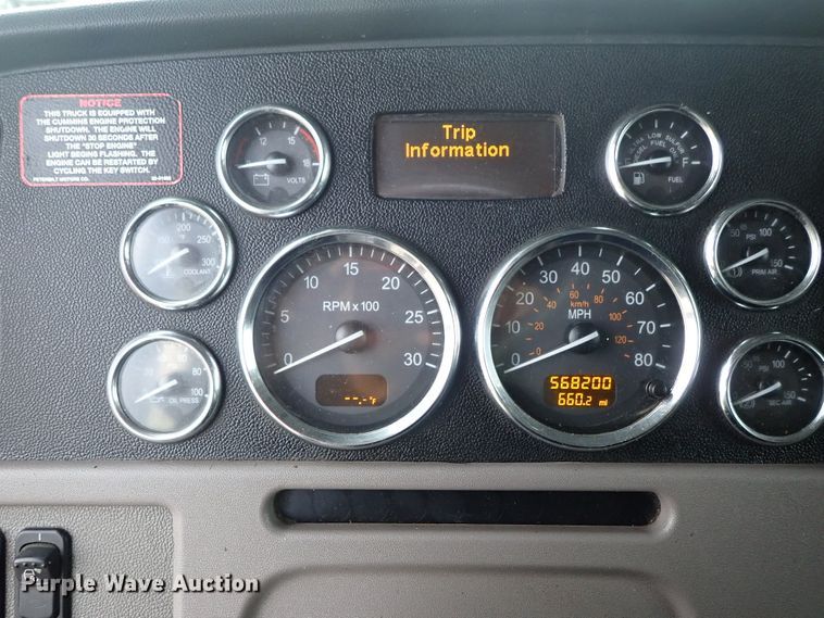 image for item DF1237 2013 Peterbilt 386 semi truck