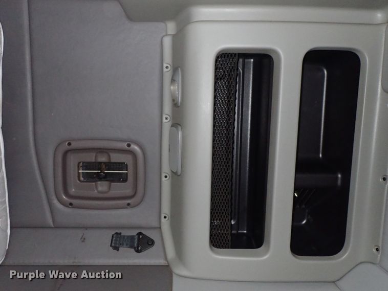 image for item DF1237 2013 Peterbilt 386 semi truck