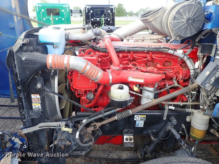 image for item DF1237 2013 Peterbilt 386 semi truck