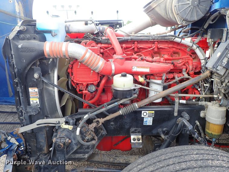 image for item DF1237 2013 Peterbilt 386 semi truck