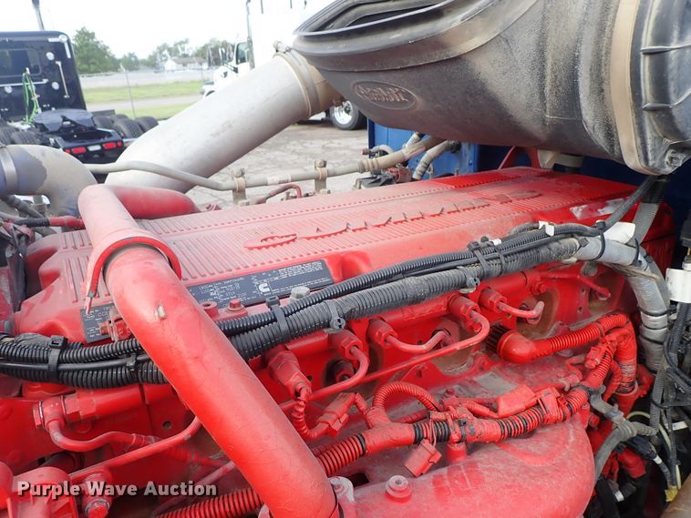 image for item DF1237 2013 Peterbilt 386 semi truck