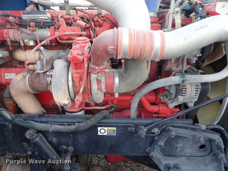 image for item DF1237 2013 Peterbilt 386 semi truck