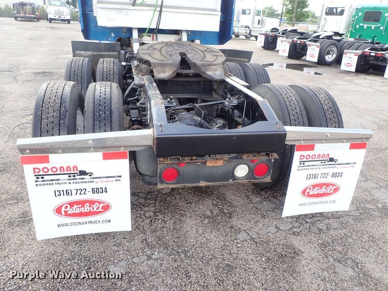 image for item DF1237 2013 Peterbilt 386 semi truck