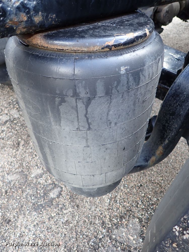 image for item DF1237 2013 Peterbilt 386 semi truck