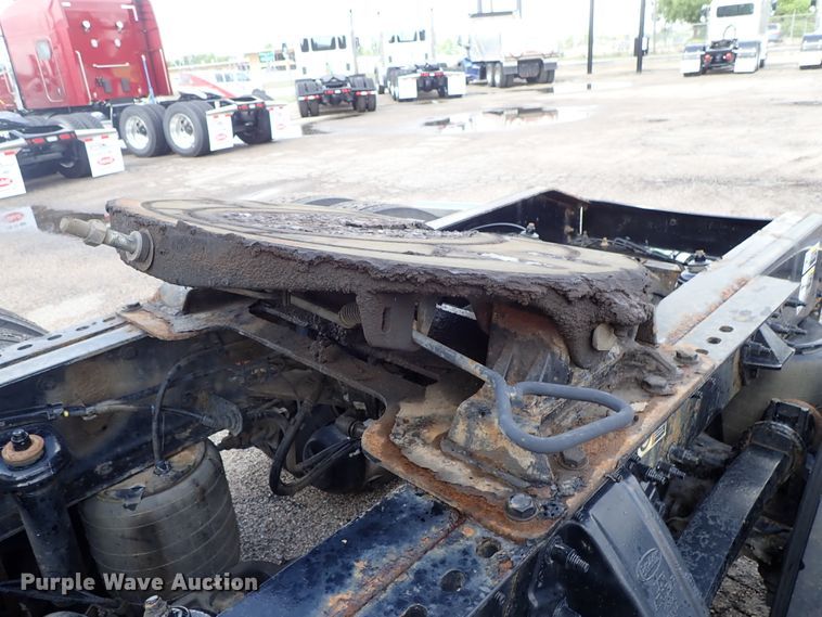 image for item DF1237 2013 Peterbilt 386 semi truck