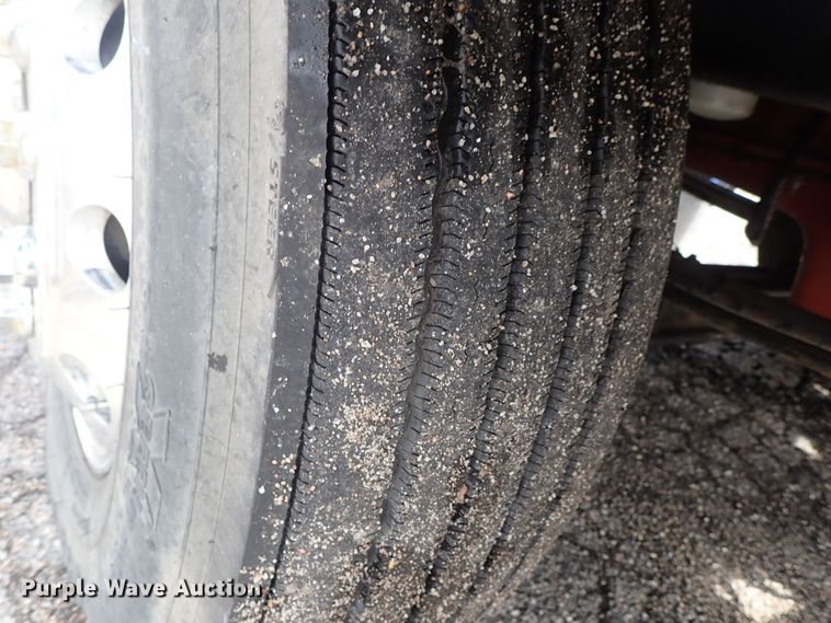 image for item DF1237 2013 Peterbilt 386 semi truck