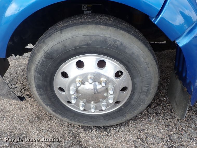 image for item DF1237 2013 Peterbilt 386 semi truck