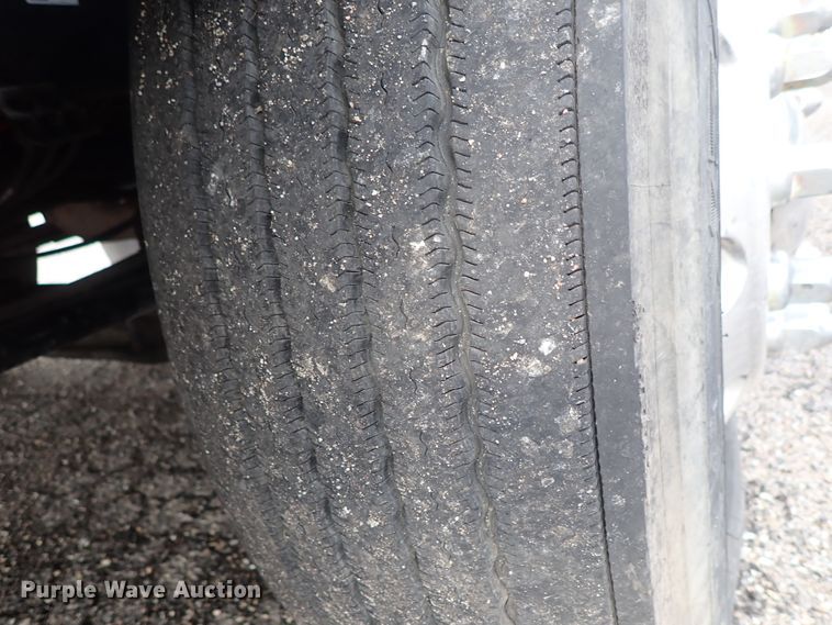 image for item DF1237 2013 Peterbilt 386 semi truck