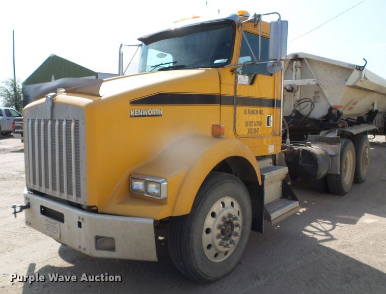 image for item DG0172 1999 Kenworth T800 semi truck