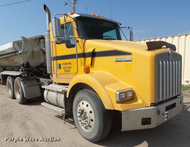 image for item DG0172 1999 Kenworth T800 semi truck