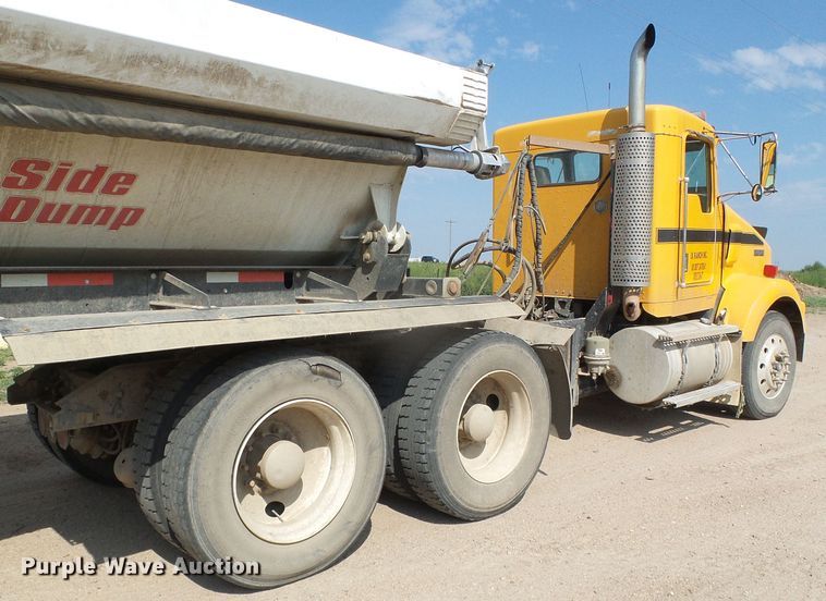 image for item DG0172 1999 Kenworth T800 semi truck