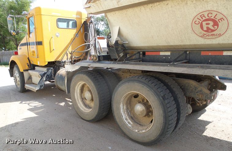 image for item DG0172 1999 Kenworth T800 semi truck