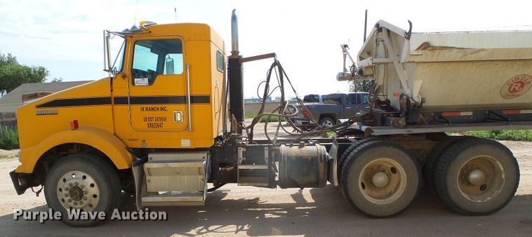 image for item DG0172 1999 Kenworth T800 semi truck