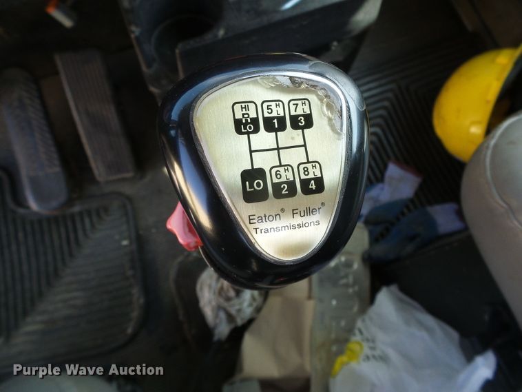 image for item DG0172 1999 Kenworth T800 semi truck