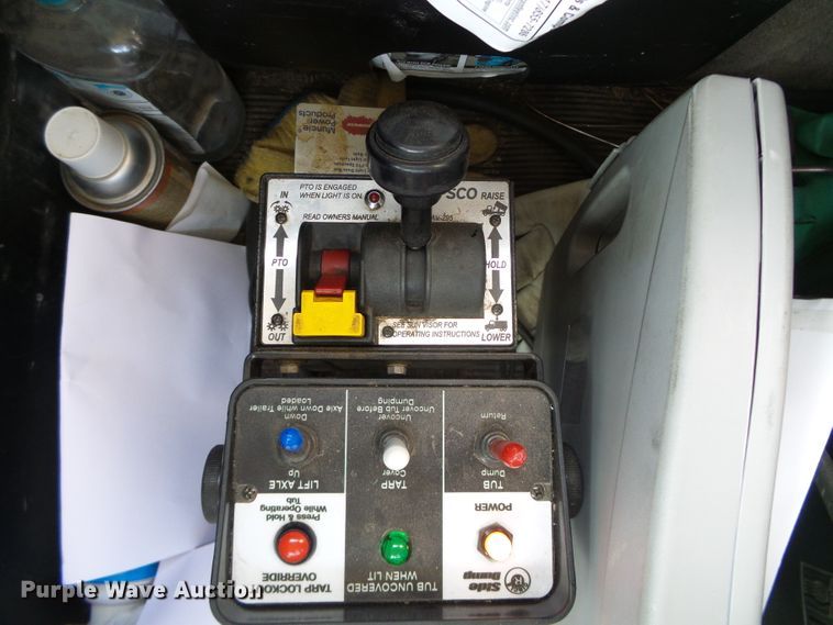 image for item DG0172 1999 Kenworth T800 semi truck