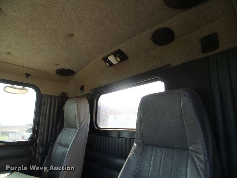 image for item DG0172 1999 Kenworth T800 semi truck